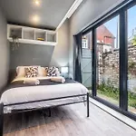 Large 3 Bed House With Pool Table & 5X Double Beds By Vista Stays Short Lets Manchester