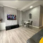 Beautiful 2 Bed 1 Bath Home