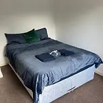 2 Bedroom 2 Bathroom City Centre Apartment