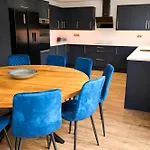 Stylish Event & Family Home For 12 In Manchester With Hot Tub