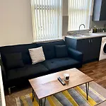 Failsworth Apartment 6 With Free Gated Parking