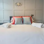 The Old Trafford Luxury Suite One - Free Parking
