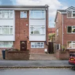 Spacious 3-Story - Driveway Parking - Heaton Park