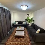 New Large Townhouse 3 Bedrooms 4 Beds And Parking