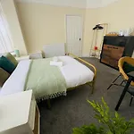 Double Bedroom Near City Center Manchester
