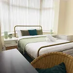 Double Bedroom Near City Center Manchester