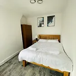 2 Double Bedroom Private, Close To Old Trafford & City Centre