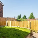 Spacious 4Bed Home, Sleeps 10, Pool Table, Parking, Perfect For Groups
