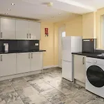 Spacious 4Bed Home, Sleeps 10, Pool Table, Parking, Perfect For Groups