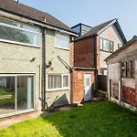 Spacious 4Bed Home, Sleeps 10, Pool Table, Parking, Perfect For Groups