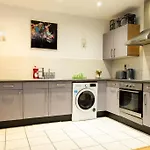 Luxury 2Br Apartment - City View Escape
