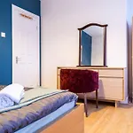 Luxury 2Br Apartment - City View Escape