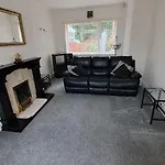 Dalton House - Three Bedroom Property Stretford Free Parking Near The Trafford Centre