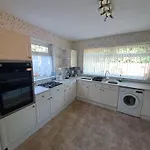 Dalton House - Three Bedroom Property Stretford Free Parking Near The Trafford Centre