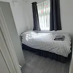 Dalton House - Three Bedroom Property Stretford Free Parking Near The Trafford Centre