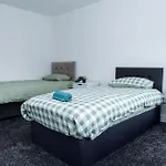 Spacious Ground Floor Apt Near Old Trafford Stadium