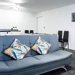 Spacious Ground Floor Apt Near Old Trafford Stadium