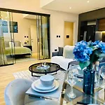 Luxury 2Br Apt In City Centre