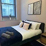 Luxury 2Br Apt In City Centre