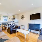Luxury 2Br Apartment - Prime Location - Parking