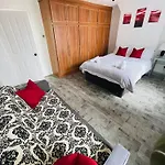 2 Double Bedroom Private, Close To Old Trafford & City Centre