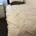 2 Bed Townhouse, Sleeps 5, Close To Manchester City Centre