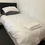 2 Bed Townhouse, Sleeps 5, Close To Manchester City Centre