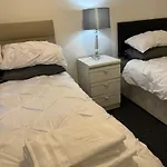 2 Bed Townhouse, Sleeps 5, Close To Manchester City Centre