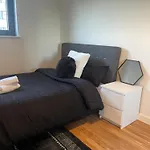 Deluxe 2 Bed En-Suite Flat