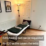 6 Guests House Old Trafford,Media City,City Centre, Free Parking