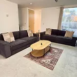 3 Bedroom House With Free Parking
