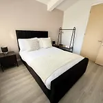 3 Bedroom House With Free Parking