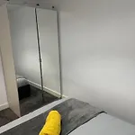 Private Bedroom In A Home Next To Coop Live And Eithad Stadium