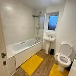 Private Bedroom In A Home Next To Coop Live And Eithad Stadium