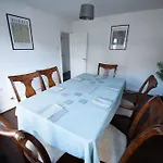 Spacious 3 Bed Home Manchester Airport Free Parking Sleeps 10