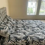 Luxestay Rooms - Old Trafford, Manchester - Close To City Centre & More
