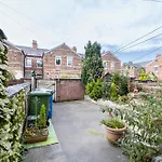 Old Trafford Modern 3 Bedroom House