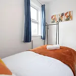 Old Trafford Modern 3 Bedroom House