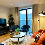 Stunning City Centre Duplex With Free Parking
