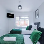New! 3-Bed In Manchester By 53 Degrees Property, Ideal For Long-Term Corporate & Business Stays, Free Parking!