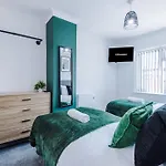 New! 3-Bed In Manchester By 53 Degrees Property, Ideal For Long-Term Corporate & Business Stays, Free Parking!
