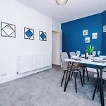 New! 3-Bed House In Manchester By 53 Degrees Property, Ideal For Contractors, Business & Long Term, Free Parking!