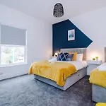 New! 3-Bed House In Manchester By 53 Degrees Property, Ideal For Contractors, Business & Long Term, Free Parking!