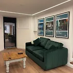 Delrae Apartments