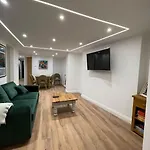 Delrae Apartments