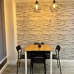 Cosy City Centre Location, Hydro Massage Showe
