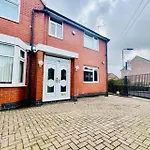 Manchester Sweet Home - Spacious 7Br House