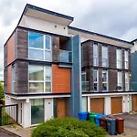 Townhouse 5Mins To City Centre And Etihad - Free Secure Parking
