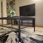 Luxury 2 Bed Apt On River, Wifi, Parking, Garden