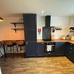 Modern 4-Bed House Free Parking Walking Distance To Coop Live , Etihad, Ancoats And City Centre